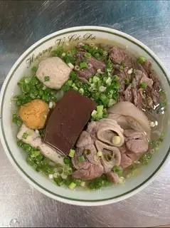 Hình ảnh Bún Bò Huế Tô Đầy Đủ