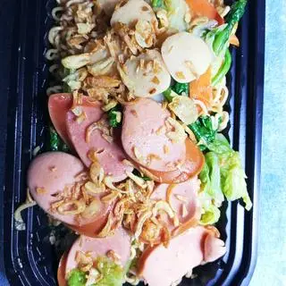 Hình ảnh Mì xào xúc xích cá viên