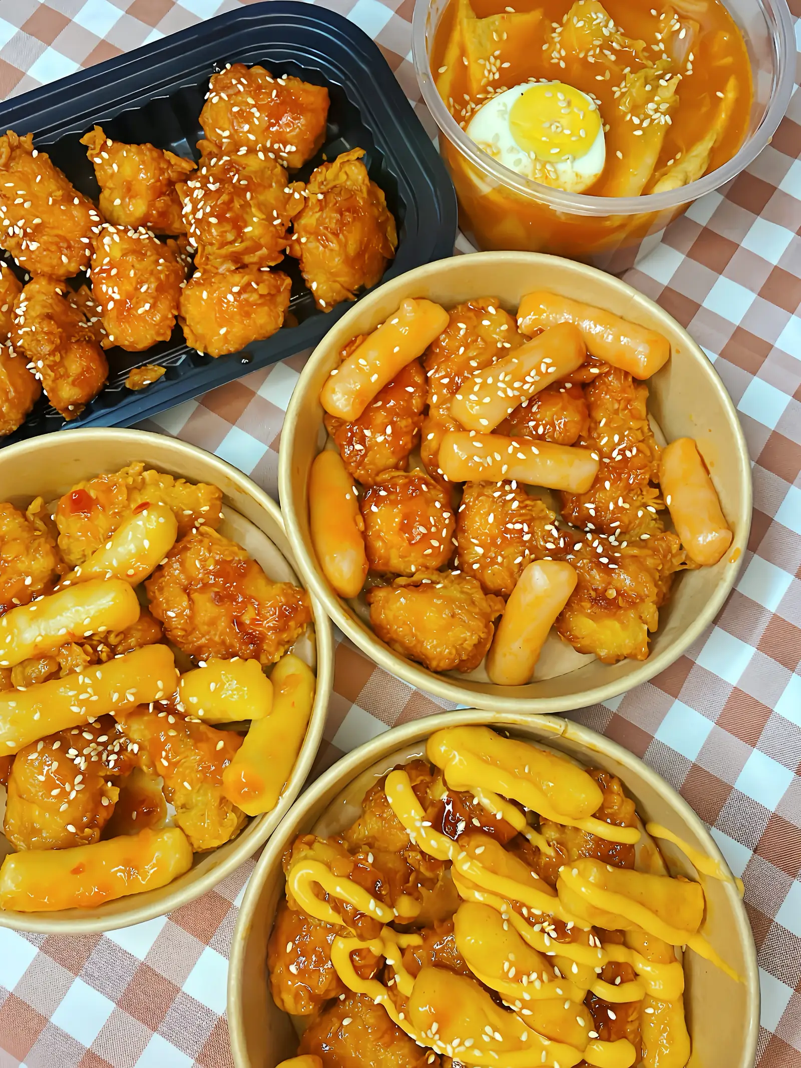 Hình ảnh Gà Tokbokki Sốt Mắm Tỏi
