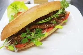 Hình ảnh Bánh mì thịt xông khói 