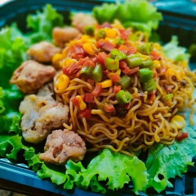 Hình ảnh MỲ TRỘN GÀ XIÊN QUE