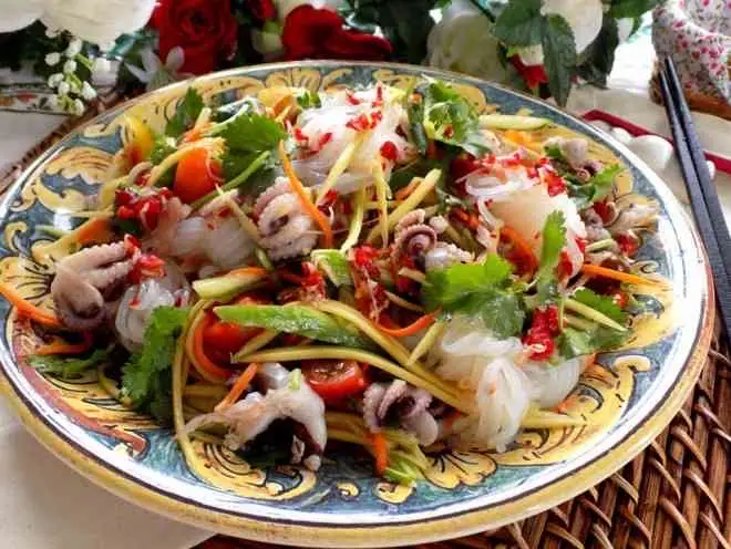 Hình ảnh Somtum râu bạch tuột