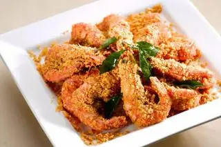 Hình ảnh Tôm Rang Muối Hồng Kông ( Tặng 1 CoCa và tẩy đá)