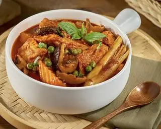 Hình ảnh phở bò kho thuần chay+hộp muỗng đũa