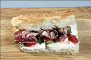 Hình ảnh Italian Sandwich – Bánh focaccia coppa