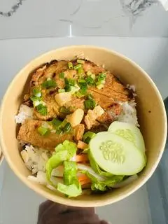Hình ảnh Cơm sườn nướng  + canh súp