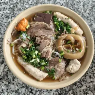 Hình ảnh Bún bò Huế tô đặc biệt