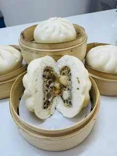 Hình ảnh Bánh bao nhân thịt heo 2 trứng cút