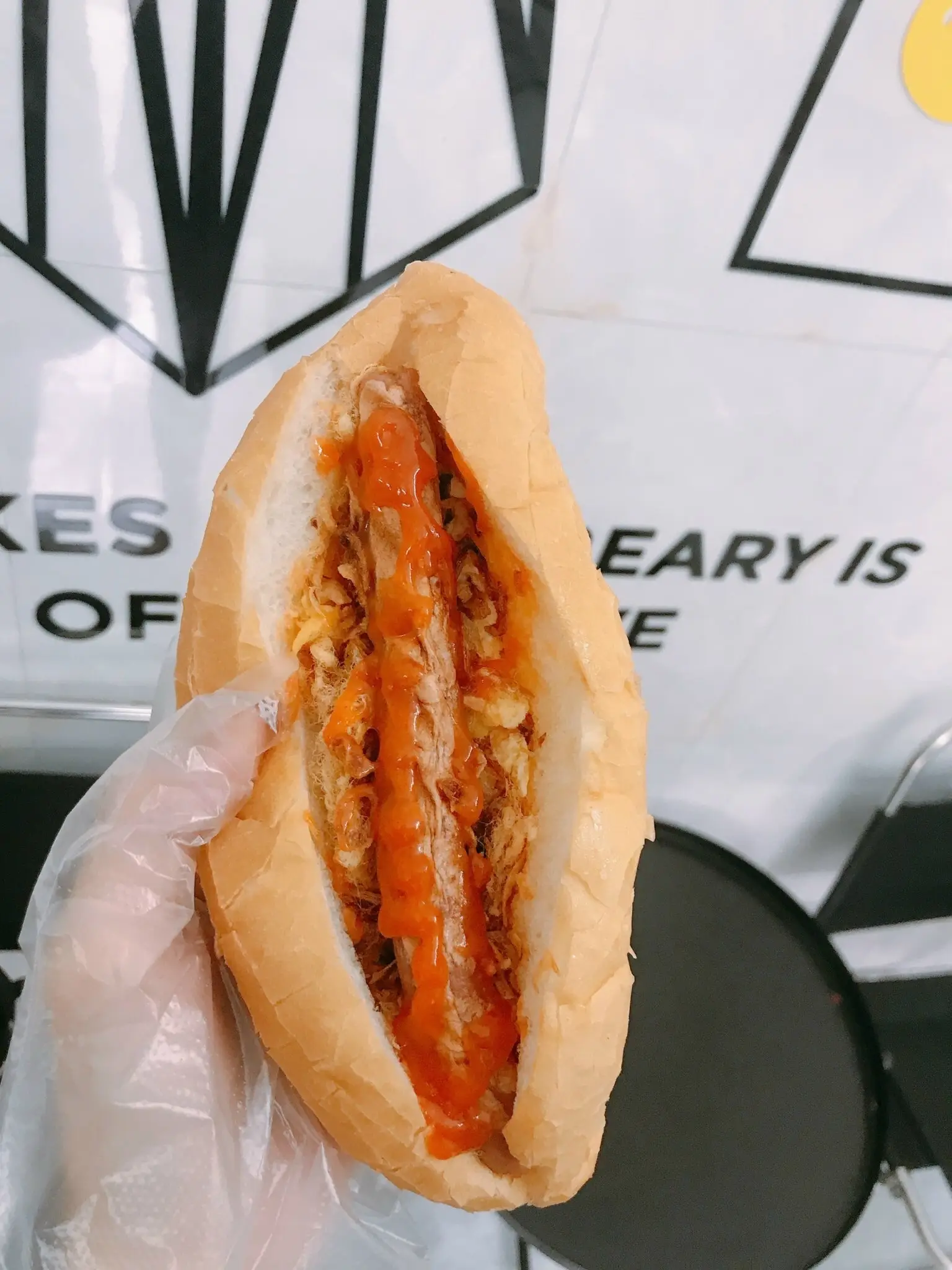 Hình ảnh Bánh mì ruốc hành xúc xích