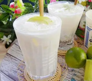 Hình ảnh Sữa chua lắc đá