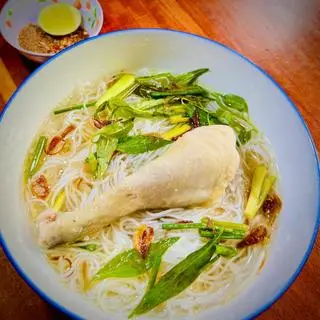 Hình ảnh Bún gạo đùi gà
