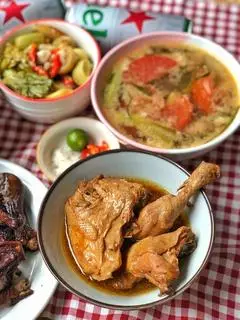 Hình ảnh Cơm đảo đua xào bò 