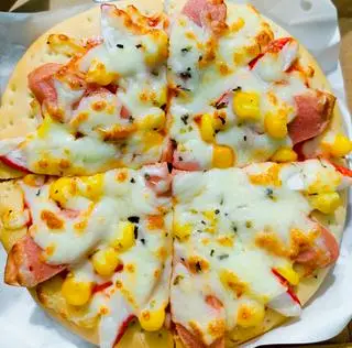 Hình ảnh Pizza xúc xích thanh cua mini