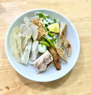 Hình ảnh Bánh canh cá - chả cá nha trang - sứa