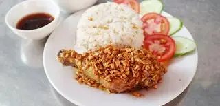 Hình ảnh Gà chiên mắm tỏi + đồ xào + canh ( đùi hoặc má đùi) 