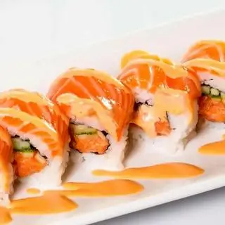 Hình ảnh Cơm cuộn phủ cá hồi sốt cay