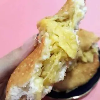Hình ảnh bánh tiêu đậu xanh mix sầu riêng 