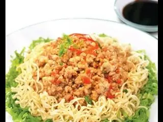 Hình ảnh Mì trộn thịt bằm - 1 trứng