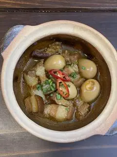 Hình ảnh Cơm ba rọi kho trứng cút