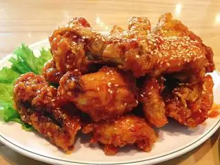 Hình ảnh Cơm cánh gà chiên sốt sate + canh rau củ