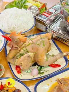 Hình ảnh 1/2 Gà Tre Hấp Chanh Xả 