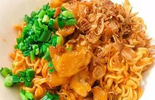 Hình ảnh MÌ XÀO TRỨNG NƯỚNG TỐP MỠ RAU MUỐNG 