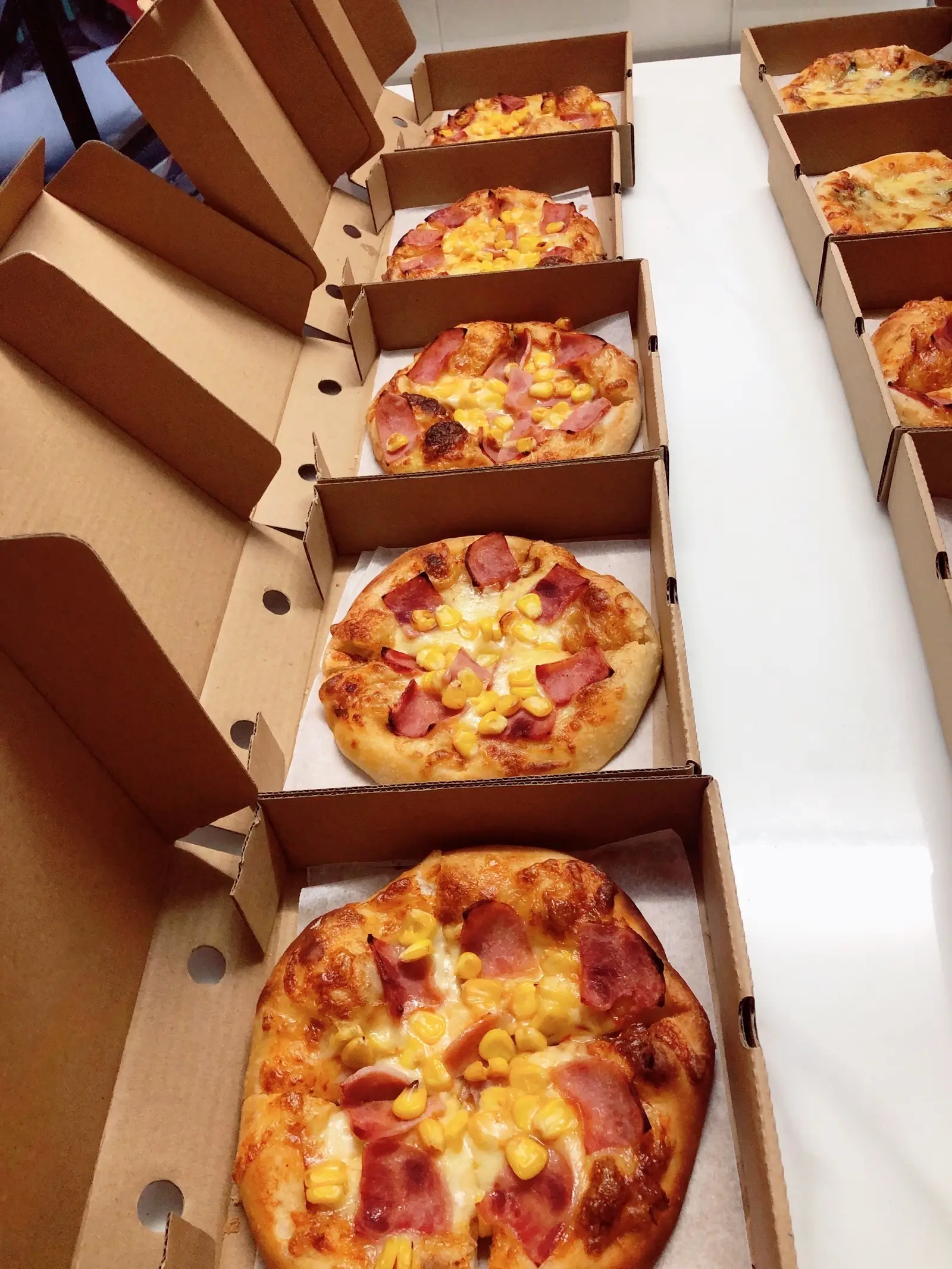 Hình ảnh Pizza xúc xích bắp size S