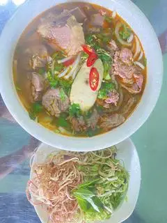 Hình ảnh nạm + sườn sụn + chả