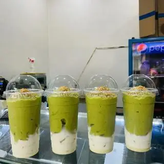 Hình ảnh Bơ già dừa non