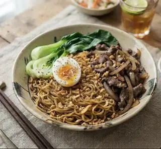 Hình ảnh Mì trộn thịt bò