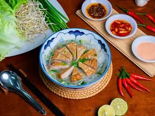 Hình ảnh Hủ tiếu chả cá biển