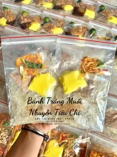 Hình ảnh BÁNH TRÁNG MUỐI BƠ KHÔ GÀ
