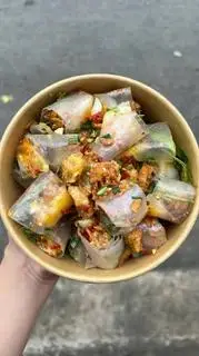 Hình ảnh Bánh tráng phơi sương cuộn tóp mỡ