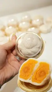 Hình ảnh Bánh dẻo trứng muối