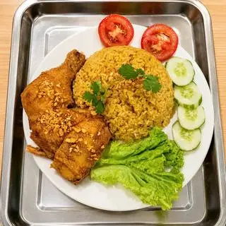 Hình ảnh Gà xốt mắm tỏi đùi lớn