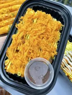 Hình ảnh Bánh tráng cuốn me bơ chà bông