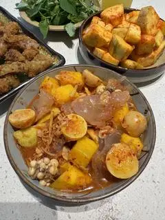 Hình ảnh Sứa sốt Thái mix trứng non, xoài