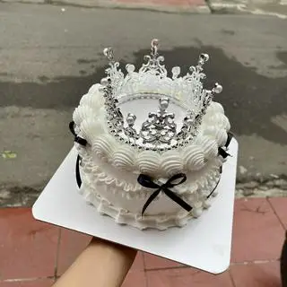 Hình ảnh bánh vương miện đi sò nơ đen