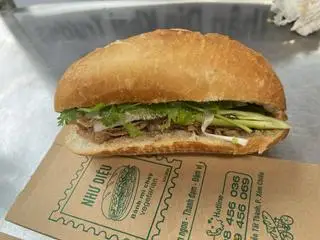 Hình ảnh Bánh mì đùi gà vịt tiềm Malaysia chay