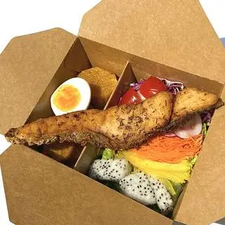 Hình ảnh Khoai Lang Mật Cá Chẽm và Salad