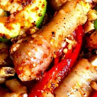 Hình ảnh Chân gà rút xương sốt sate 