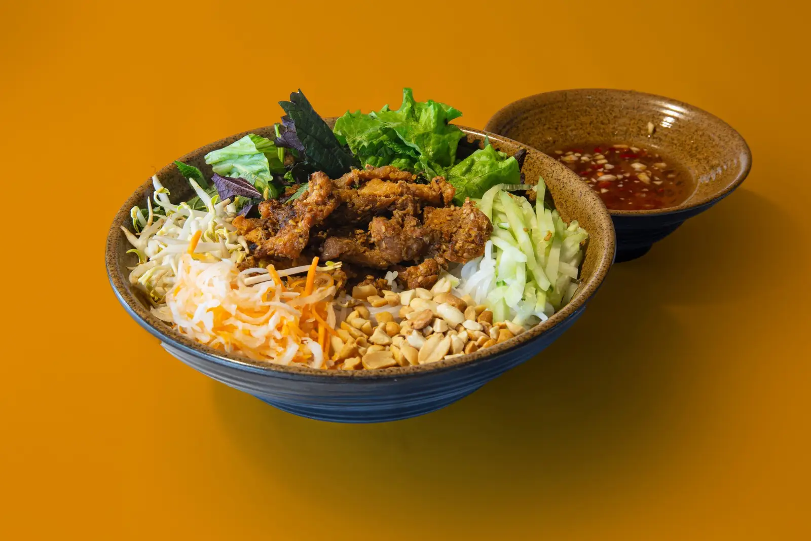 Hình ảnh Bún thịt nướng mắm chua ngọt
