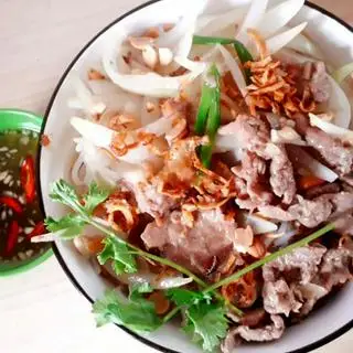Hình ảnh Bún thịt bò xào củ hành