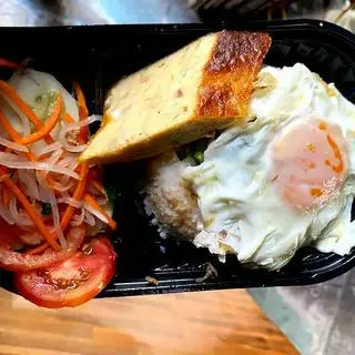 Hình ảnh Cơm ốp la chả