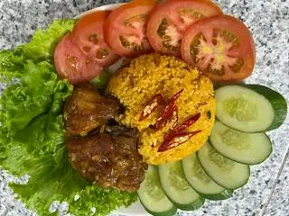 Hình ảnh Cơm Gà Mắm Tỏi Góc Tư