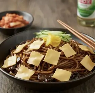 Hình ảnh Mì sốt tương đen phô mai