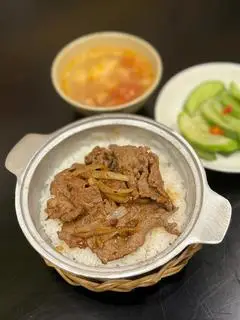 Hình ảnh Cơm niêu bò sốt tiêu đen