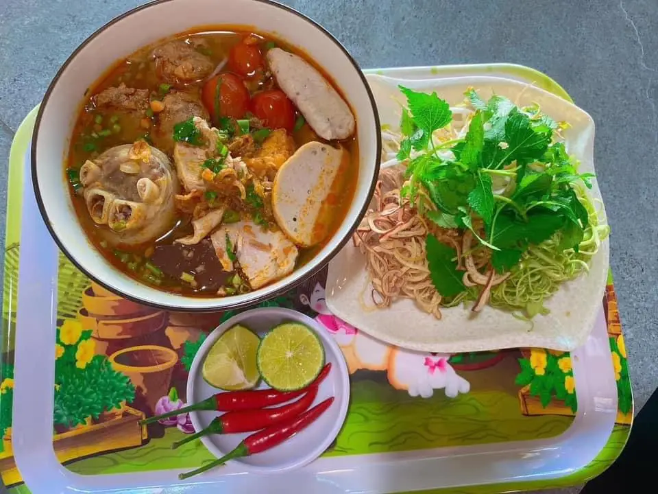 Hình ảnh Bún riêu cua + chả + giò heo 