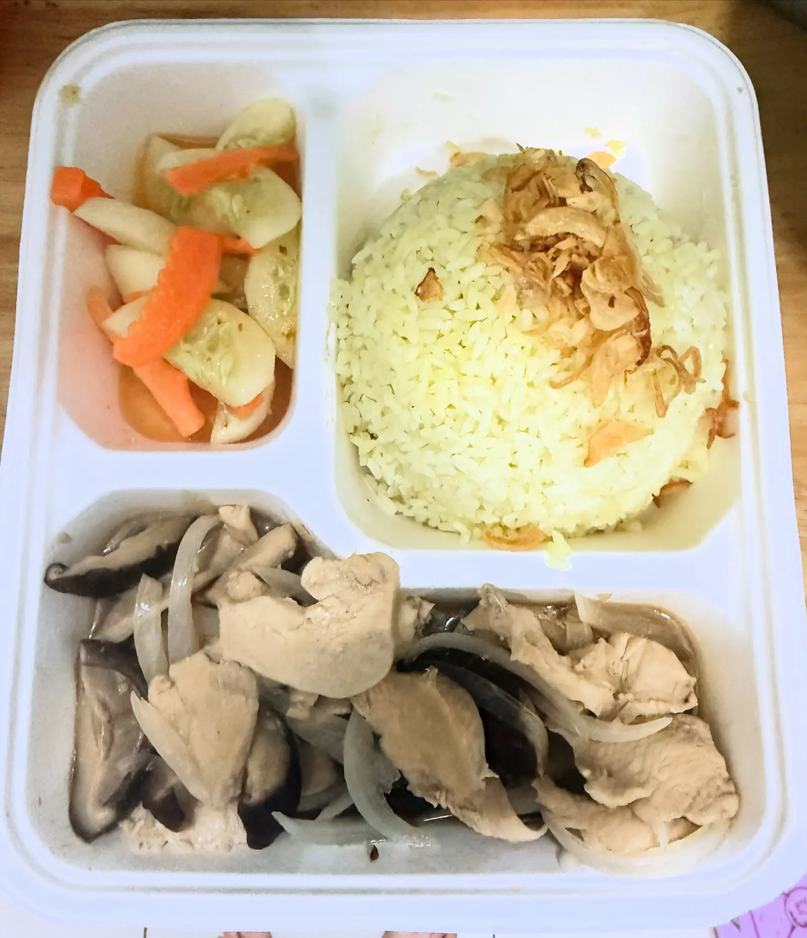 Hình ảnh Cơm gà xào nấm