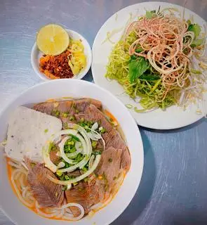 Hình ảnh Bún bò Nạm Chả